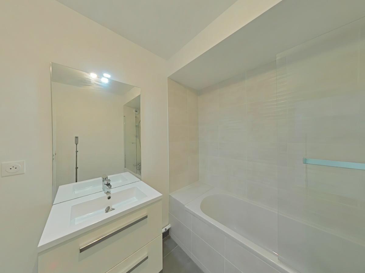 
																																							3 pièces - 
																																						3ème étage - 71m² - 1 013,86 € - Photo #7