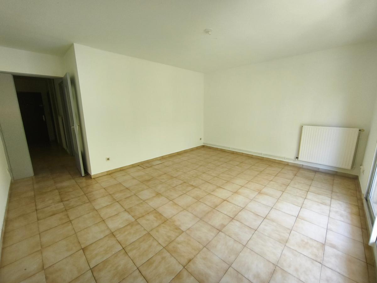 
																																							3 pièces - 
																																						3ème étage - 70m² - 69 000 € - Photo #1