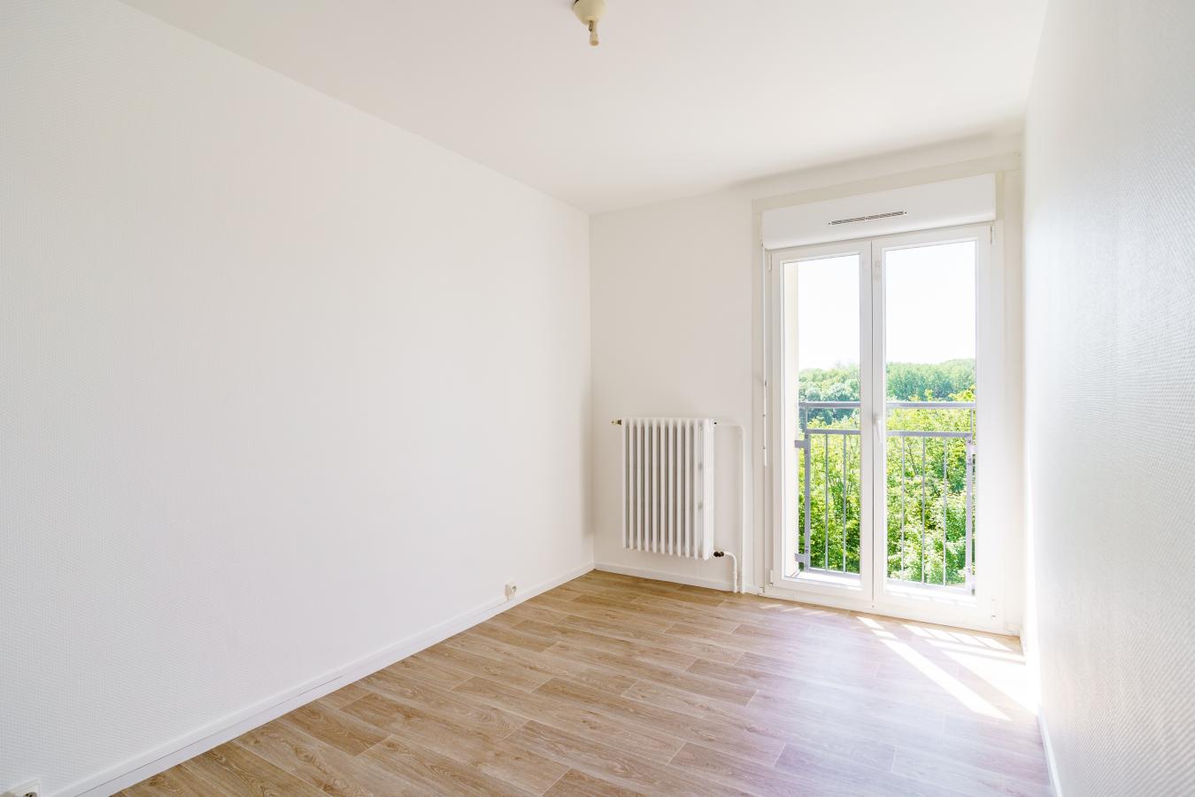 
																																							6 pièces - 
																																						1er étage - 107m² - 865,11 € - Photo #2