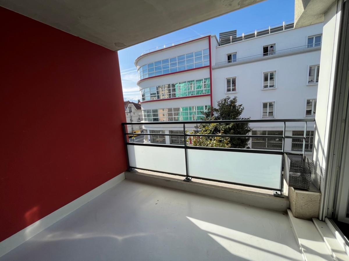 
																																							3 pièces - 
																																						2ème étage - 65m² - 1 018,50 € - Photo #1