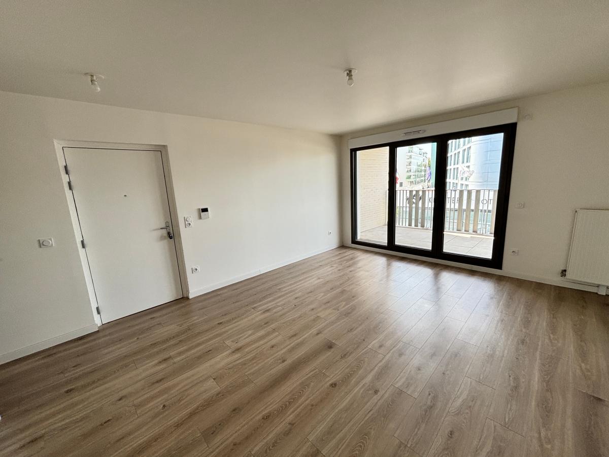 4 pièces - 4ème étage - 82m² - 1 858,64 € - Photo #3