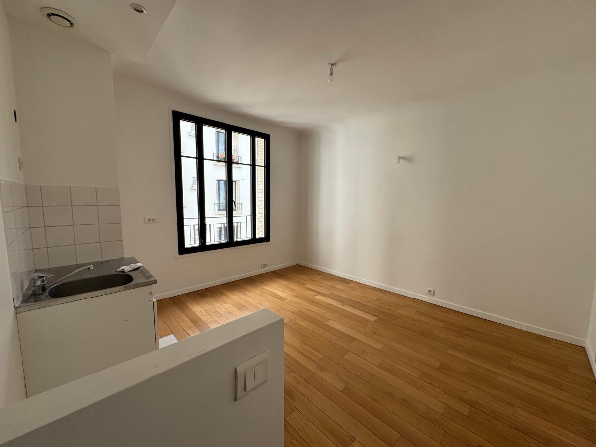 
																																							1 pièce - 
																																						4ème étage - 19m² - 175 000 € - Photo #3