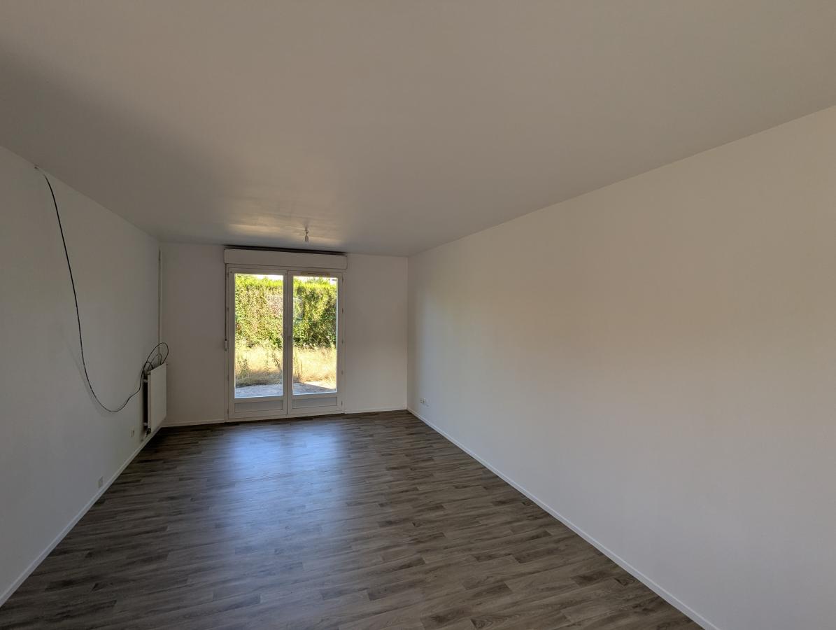 
																																							5 pièces - 
																																						RDC 185 000 € - Photo #2