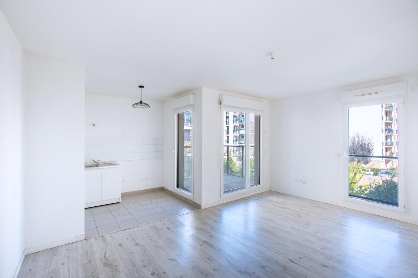 
																																							3 pièces - 
																																						2ème étage - 60m² - 1 426,22 € - Photo #1