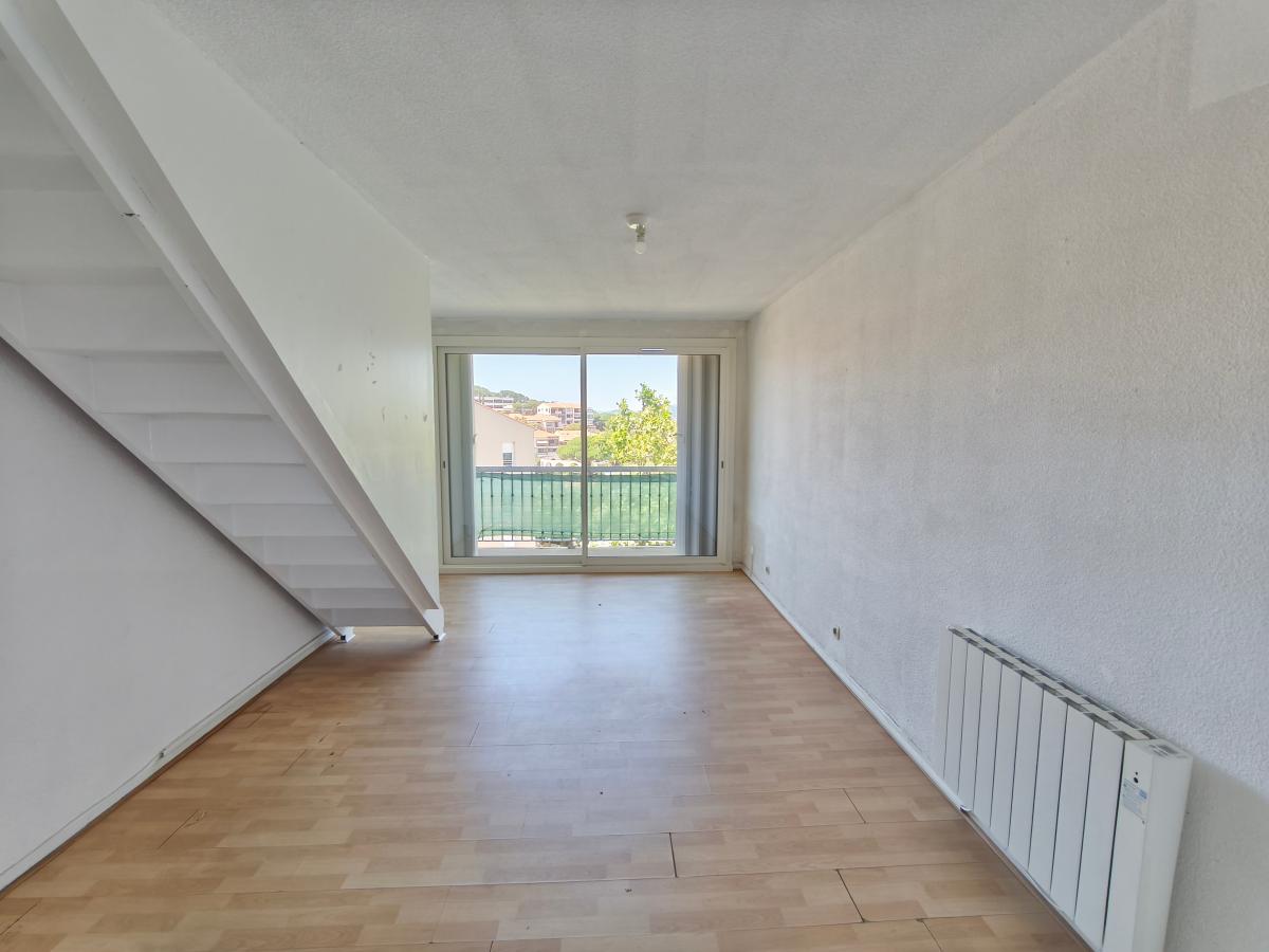 
																																							5 pièces - 
																																						1er étage - 81m² - 249 000 € - Photo #1