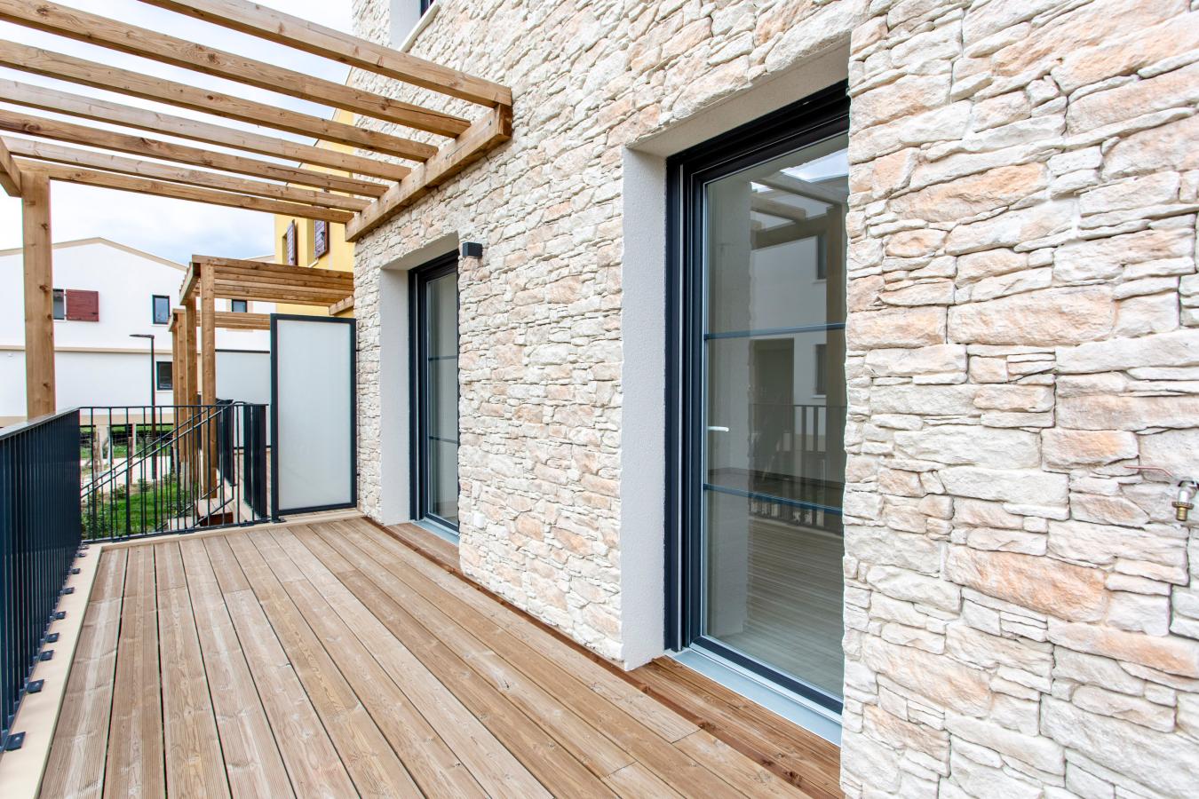 
																																							4 pièces - 
																																						RDC - 79m² - 943,68 € - Photo #2