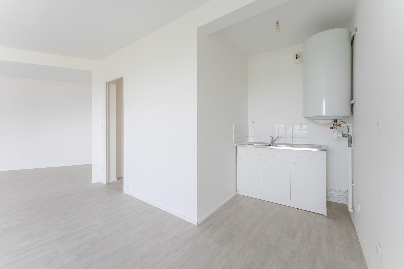 
																			1 pièce – 
																		7ème étage – 40m² - 124 000 € - Photo #3