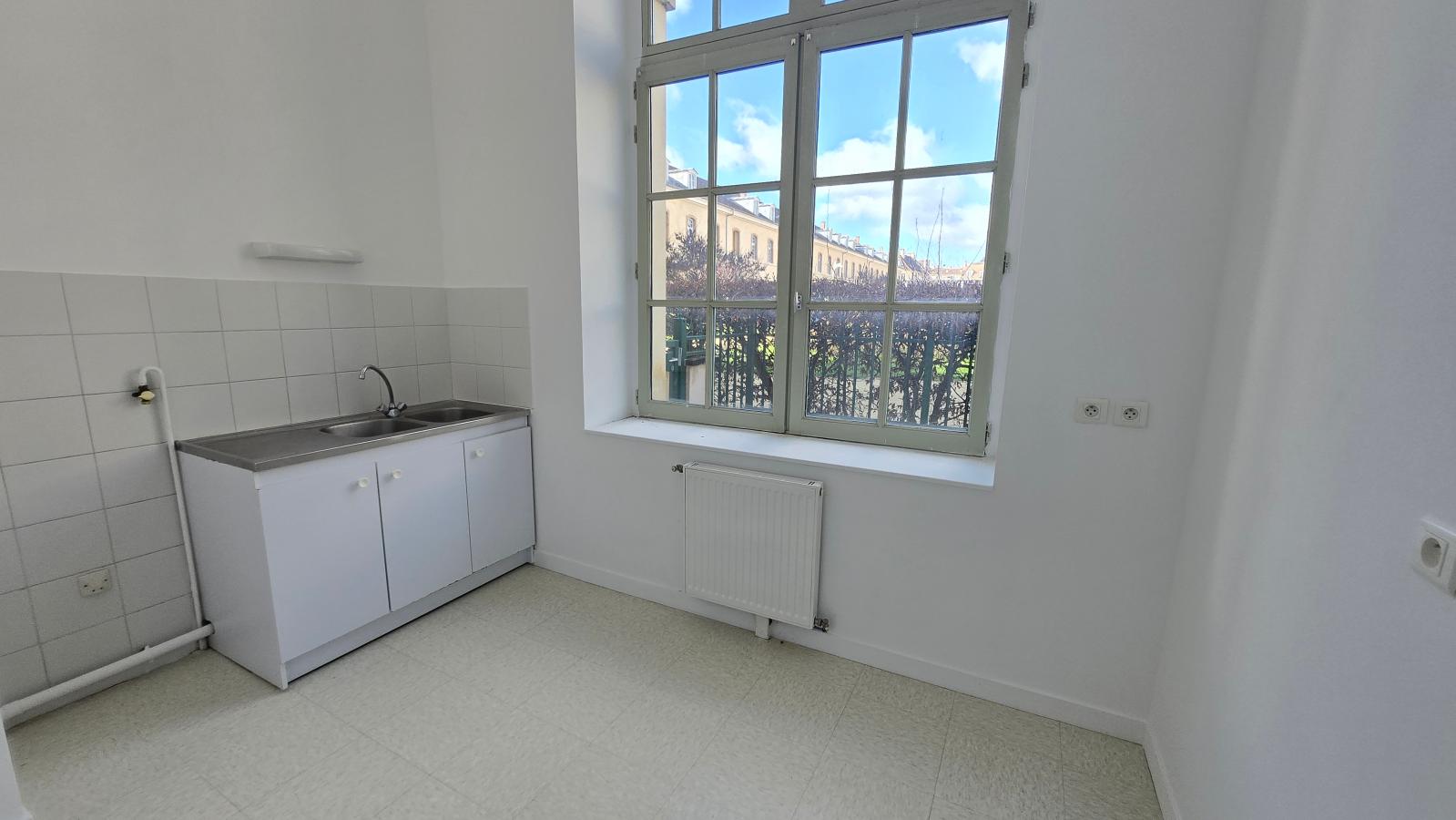 
																			3 pièces - 
																		RDC - 91m² - 2 835,61 € - Photo #2