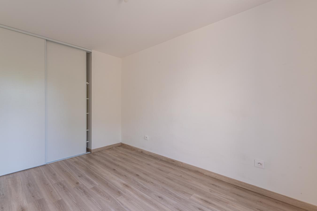 
																																							3 pièces - 
																																						1er étage - 69m² - 1 181,07 € - Photo #3