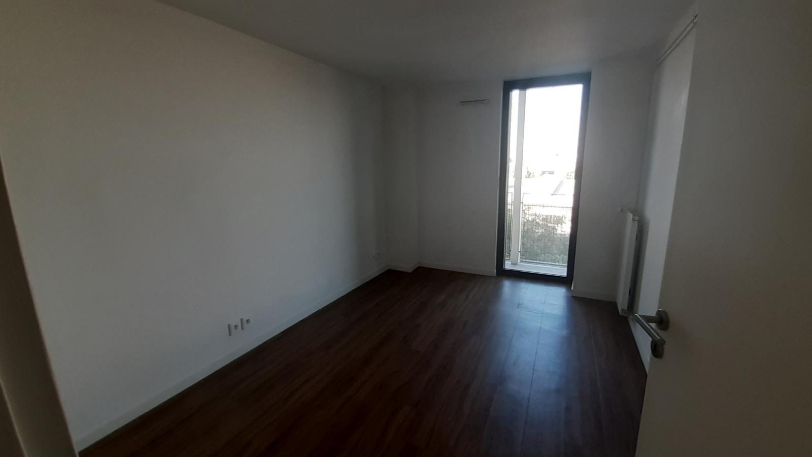 
																			4 pièces – 
																		5ème étage – 81m² - 1 827,87 € - Photo #5