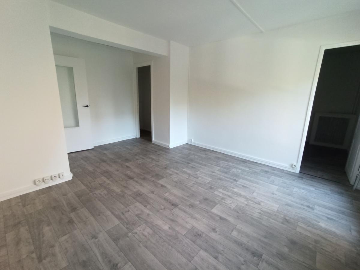 
																																							5 pièces – 
																																						10ème étage – 79m² - 1 618,18 € - Photo #1