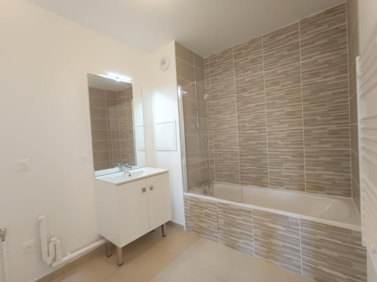 
																																							4 pièces - 
																																						2ème étage - 80m² - 1 437,45 € - Photo #6