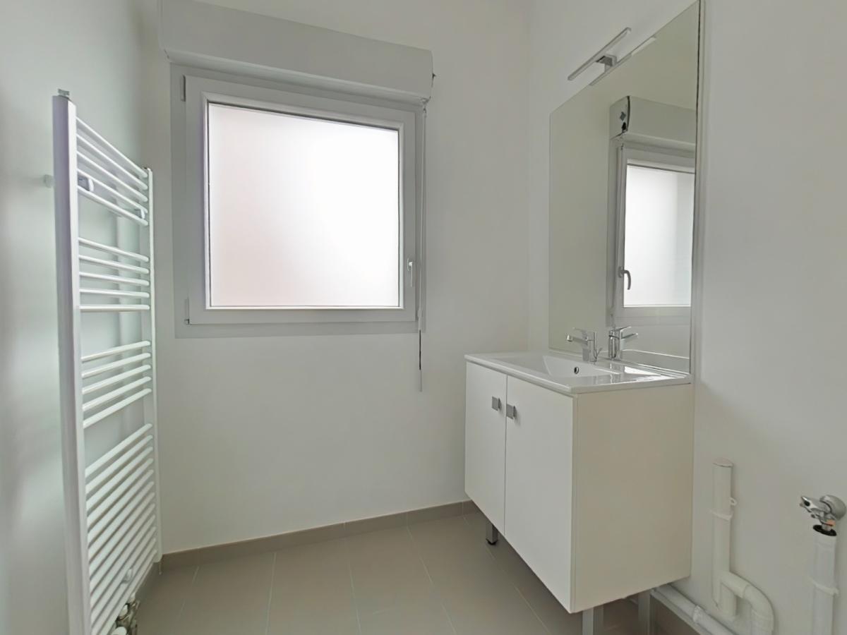 
																																							4 pièces - 
																																						1er étage - 90m² - 1 135,42 € - Photo #3