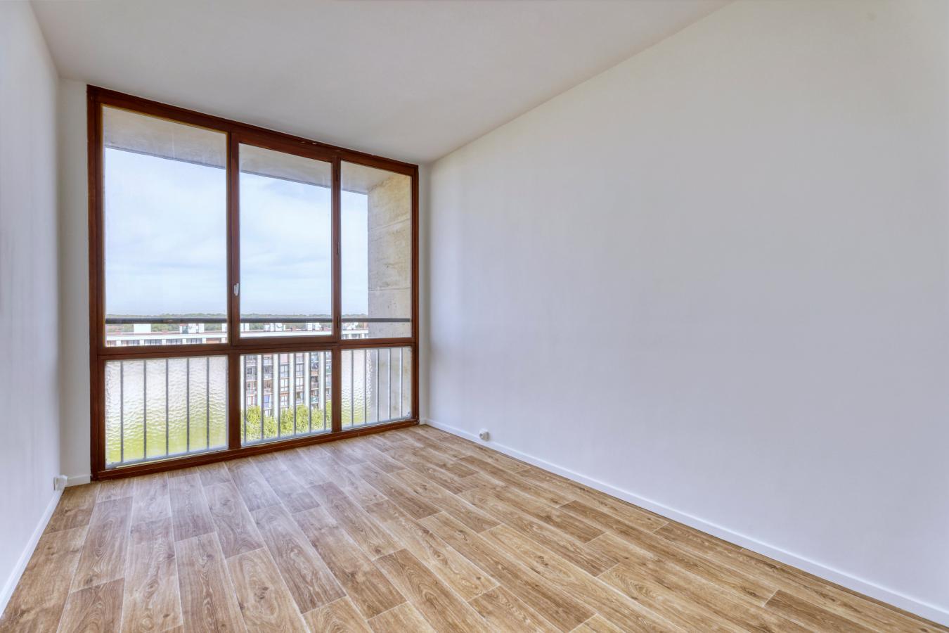 
																																							3 pièces - 
																																						10ème étage - 56m² - 180 000 € - Photo #3