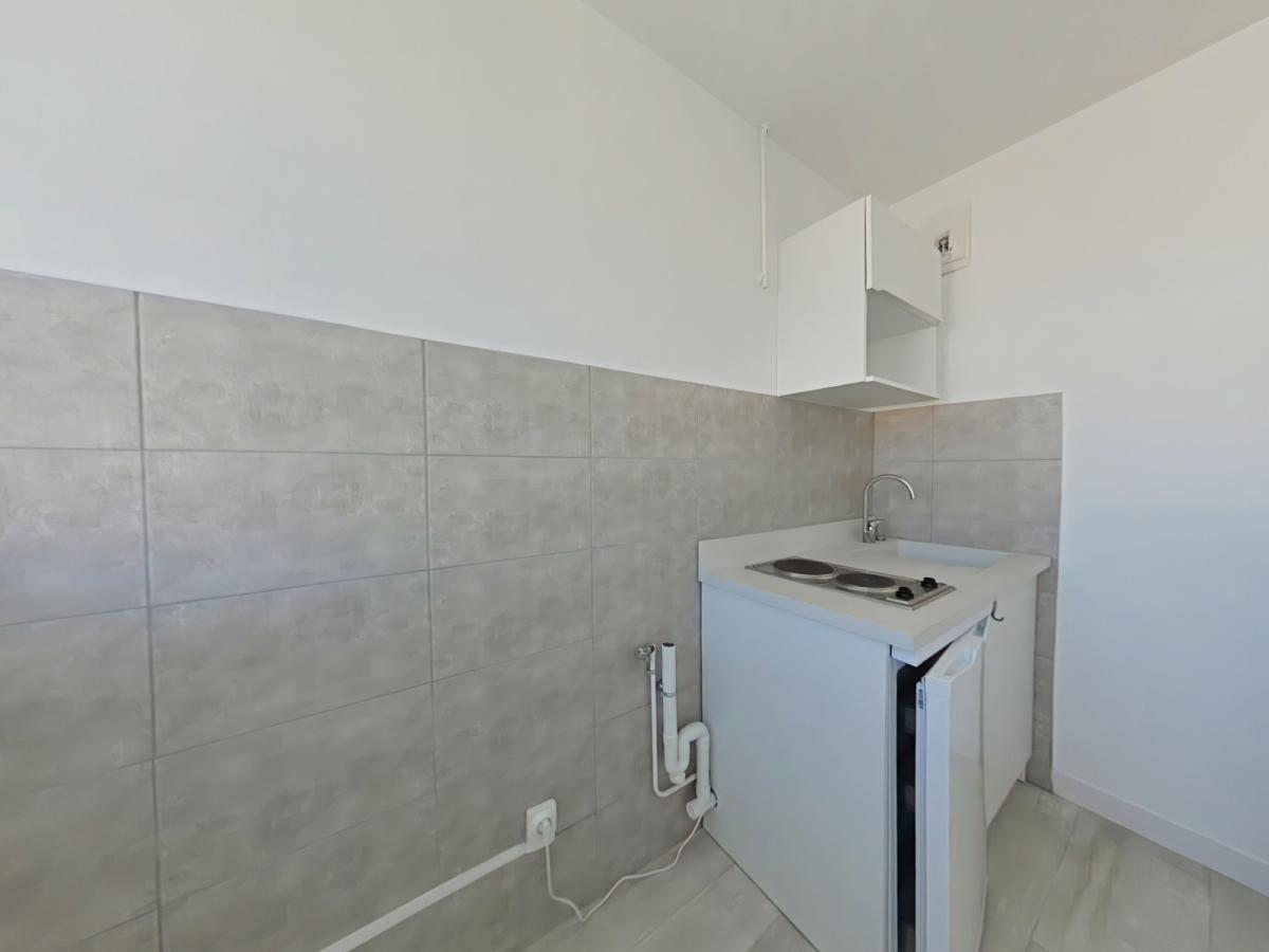 
																																							1 pièce - 
																																						3ème étage - 28m² - 462,51 € - Photo #3