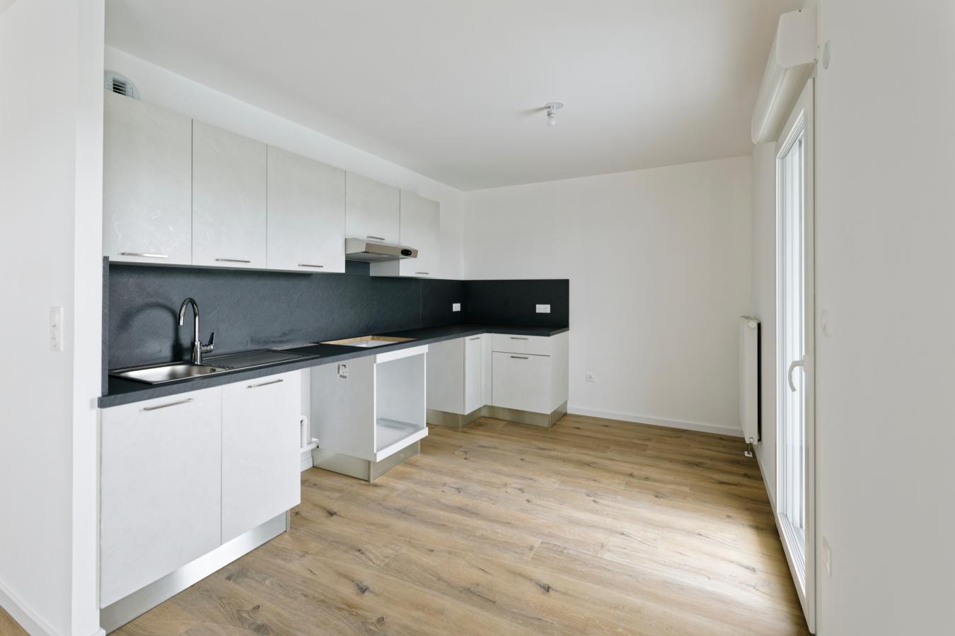 
																																							4 pièces - 
																																						RDC - 82m² - 972,30 € - Photo #3