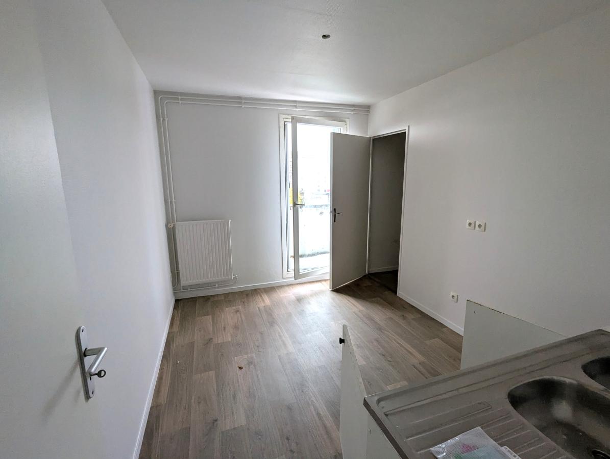 
																																							4 pièces - 
																																						3ème étage - 85m² - 105 000 € - Photo #4