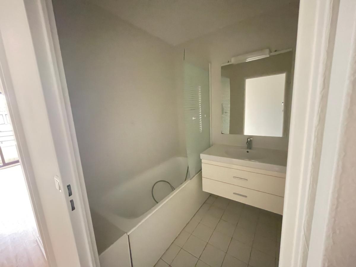 
																			4 pièces - 
																		4ème étage - 96m² - 3 167,76 € - Photo #7