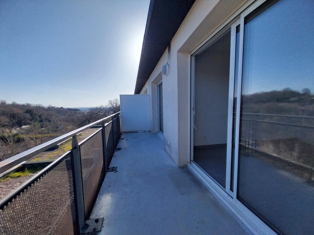 3 pièces - 1er étage - 61m² - 713,86 € - Photo #2