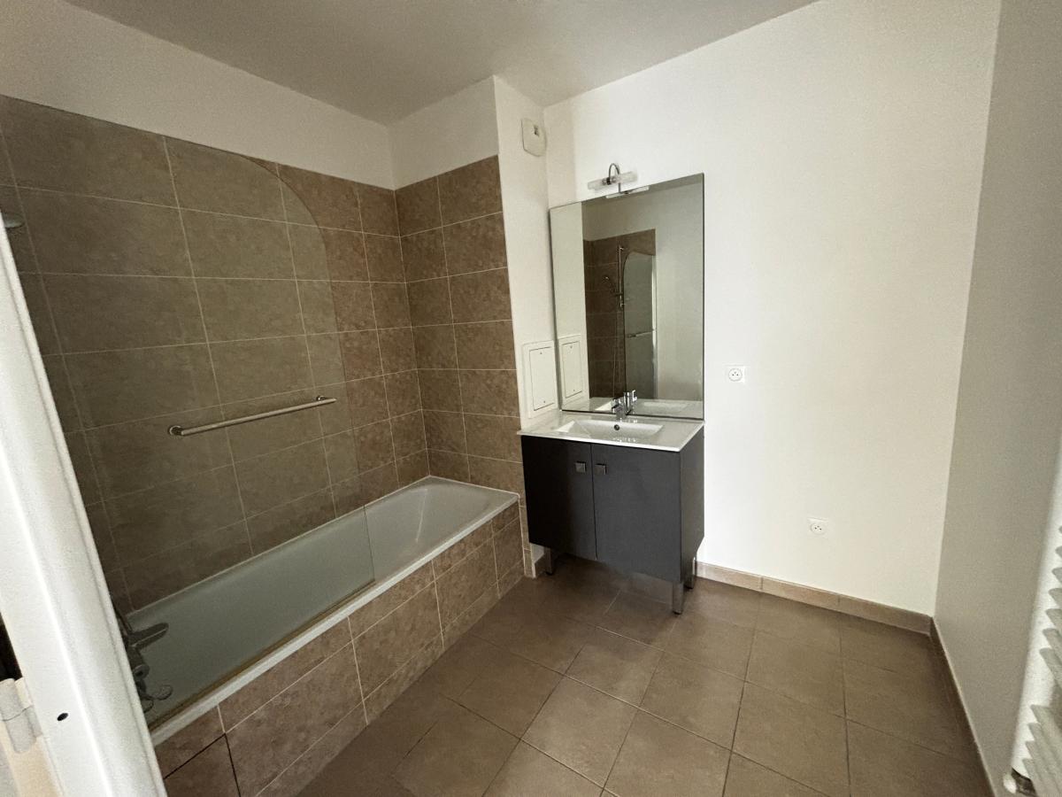 
																			3 pièces - 
																		4ème étage - 58m² - 1 419,46 € - Photo #6