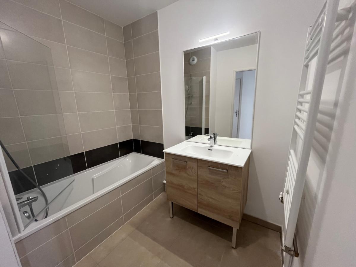 
																																							3 pièces - 
																																						RDC - 60m² - 878,67 € - Photo #4