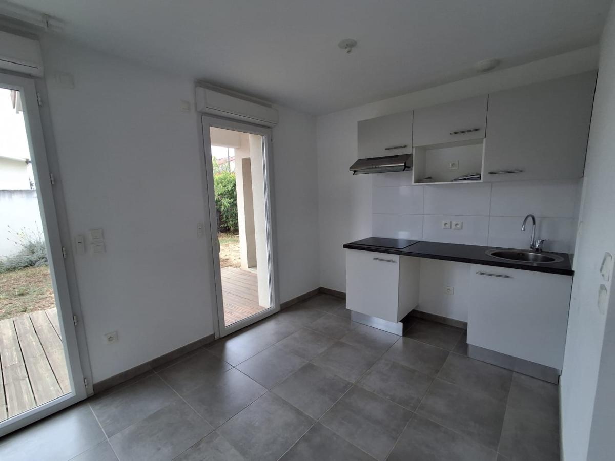 
																																							4 pièces - 
																																						RDC - 82m² - 1 038,23 € - Photo #3
