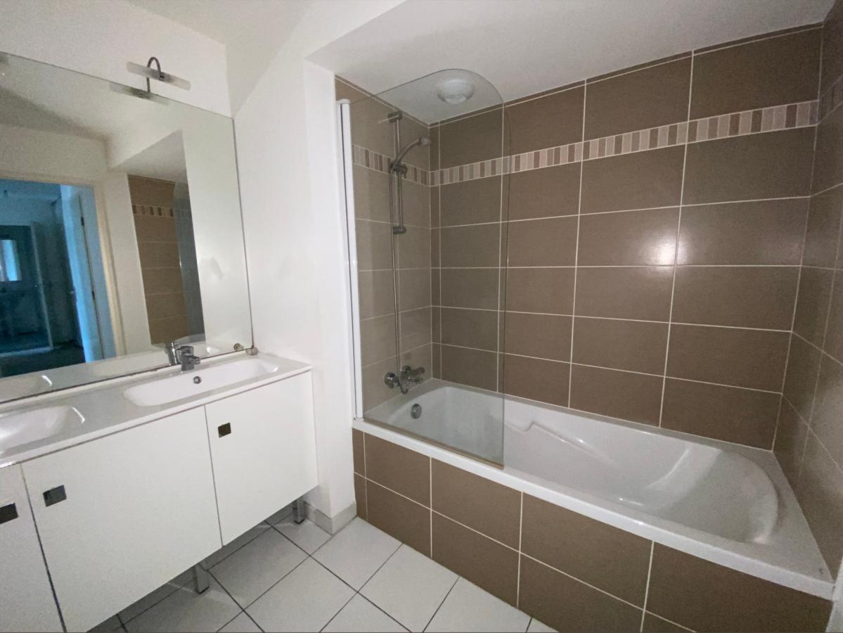 
																																							5 pièces - 
																																						1er étage - 100m² - 1 099,26 € - Photo #7