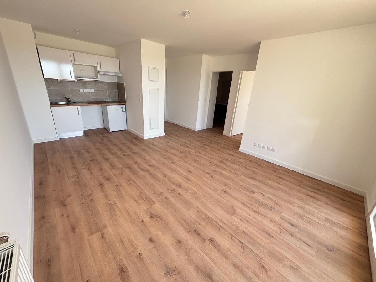 
																			2 pièces - 
																		RDC - 46m² - 651,84 € - Photo #0