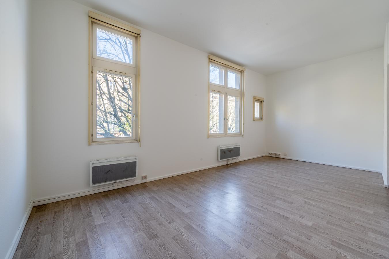 
																			1 pièce - 
																		1er étage - 37m² - 726,11 € - Photo #0