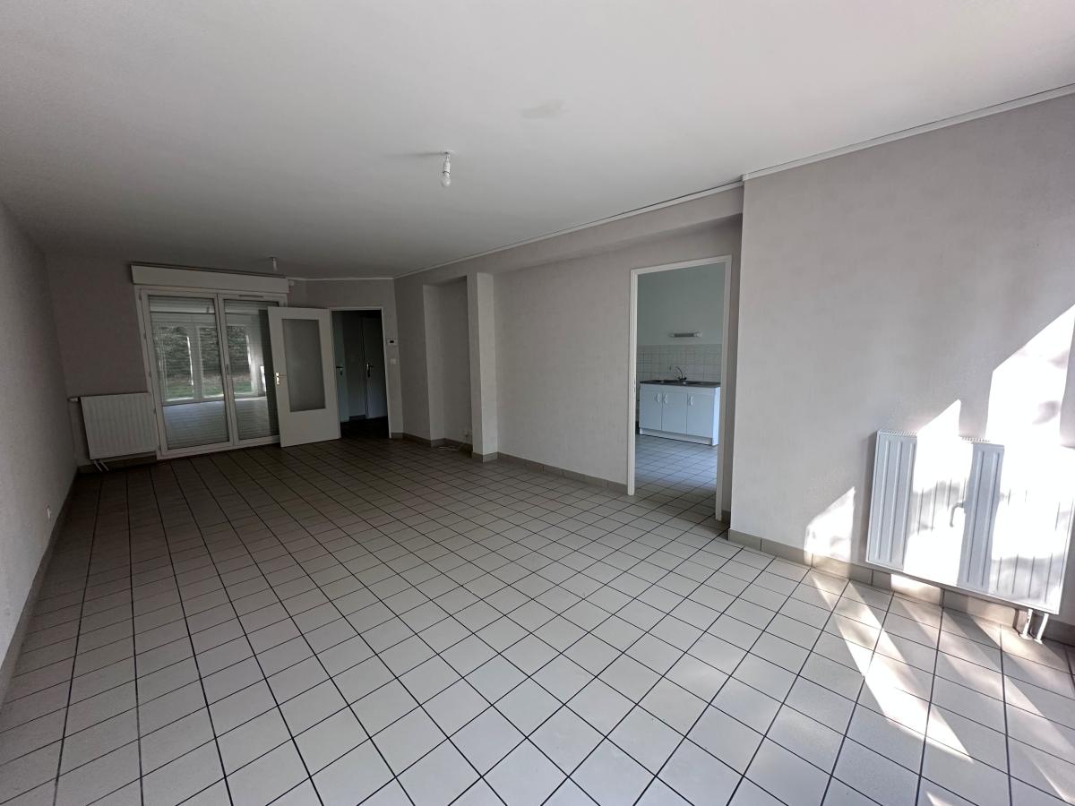 
																																							6 pièces - 
																																						RDC - 126m² - 1 391,24 € - Photo #2