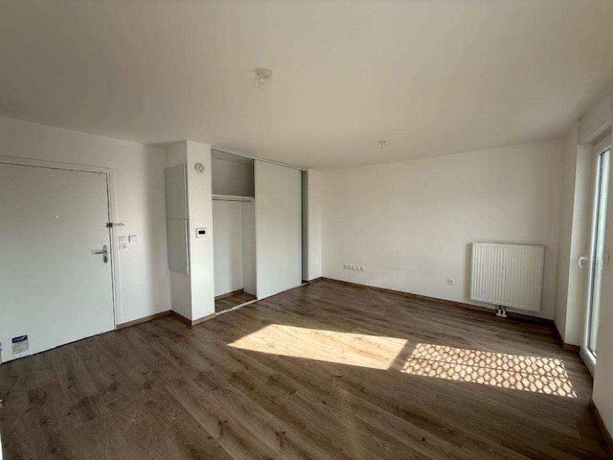 
																			1 pièce - 
																		4ème étage - 33m² - 538,85 € - Photo #1