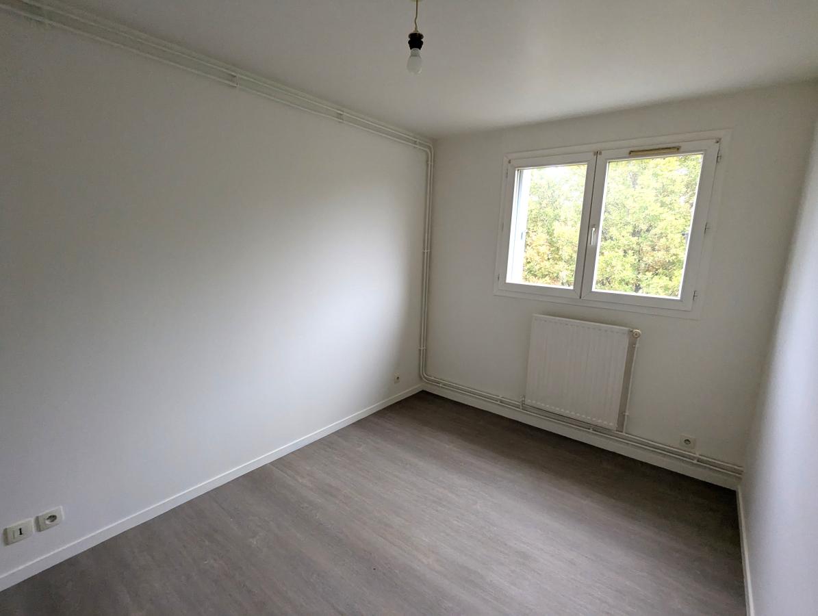 
																																							4 pièces - 
																																						3ème étage - 85m² - 105 000 € - Photo #5
