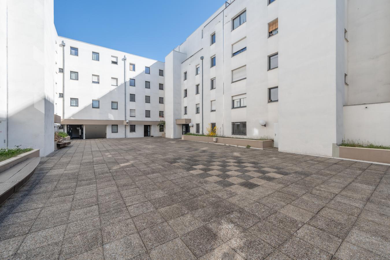 
																																							2 pièces - 
																																						5ème étage - 57m² - 1 032,40 € - Photo #2