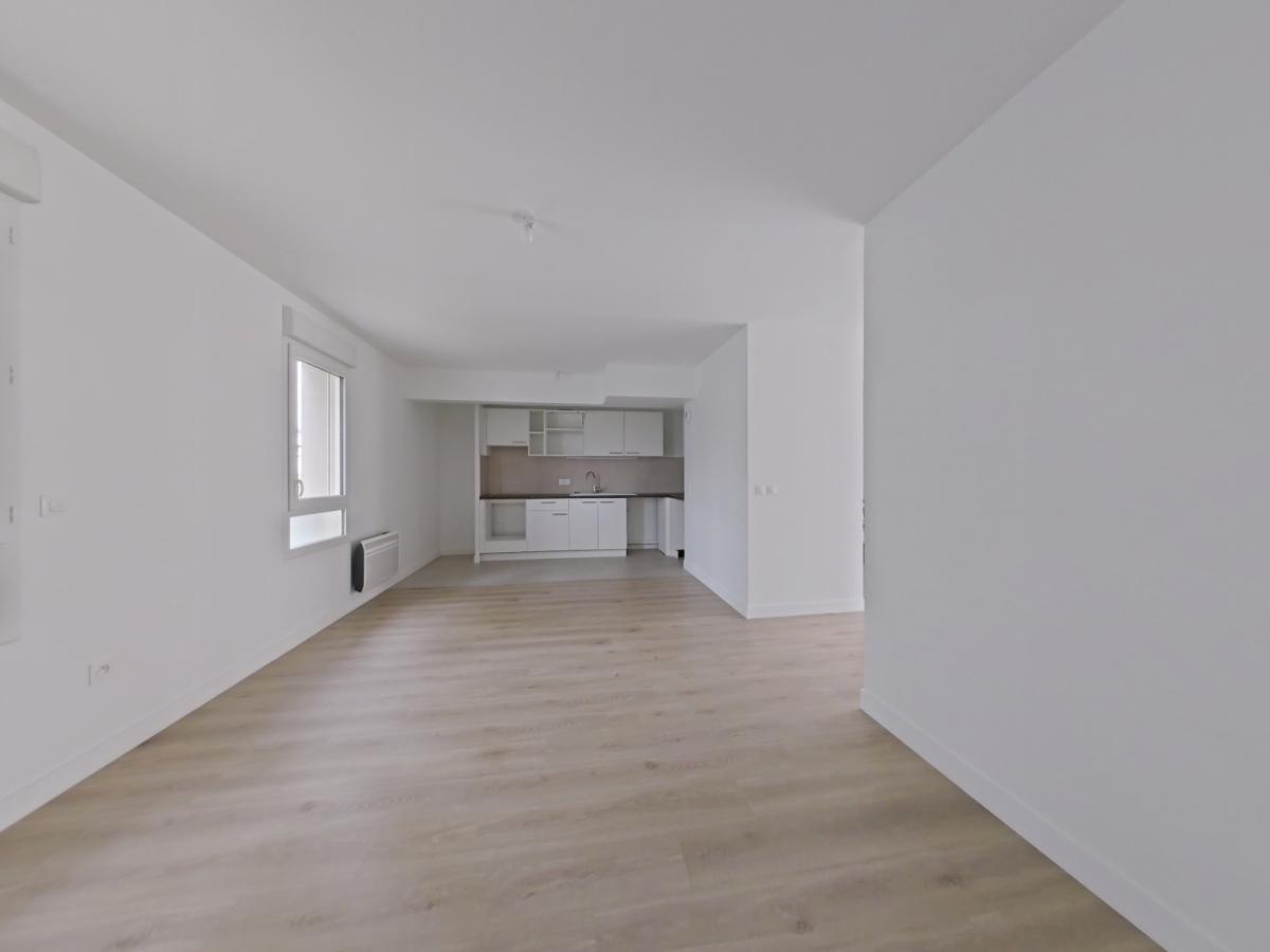 4 pièces - 1er étage - 94m² - 970,30 € - Photo #2