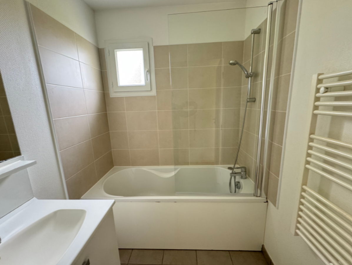 
																																							5 pièces - 
																																						RDC - 106m² - 1 027,14 € - Photo #5