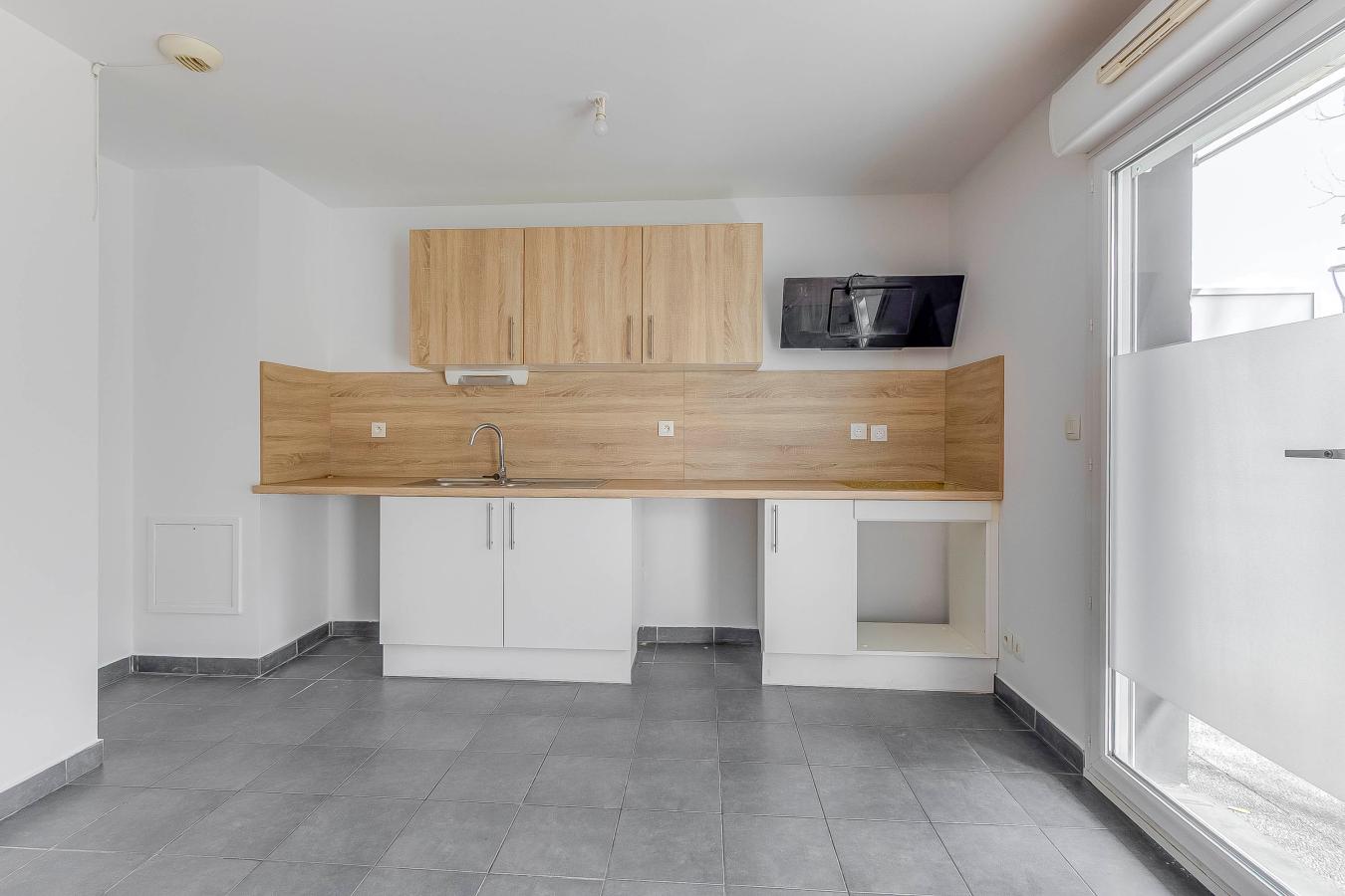 
																			4 pièces - 
																		RDC - 95m² - 1 055,81 € - Photo #0