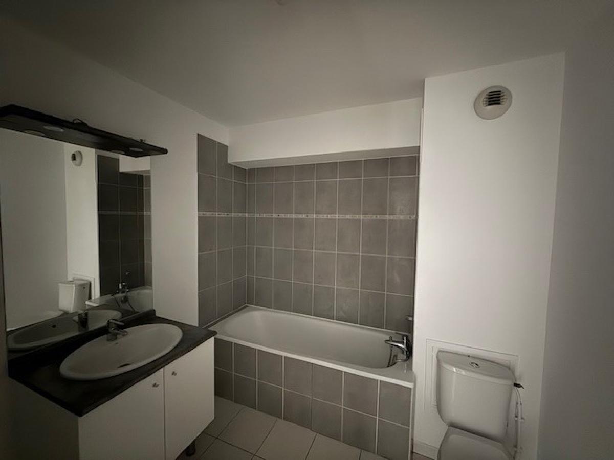 
																			1 pièce - 
																		1er étage - 31m² - 553,96 € - Photo #2