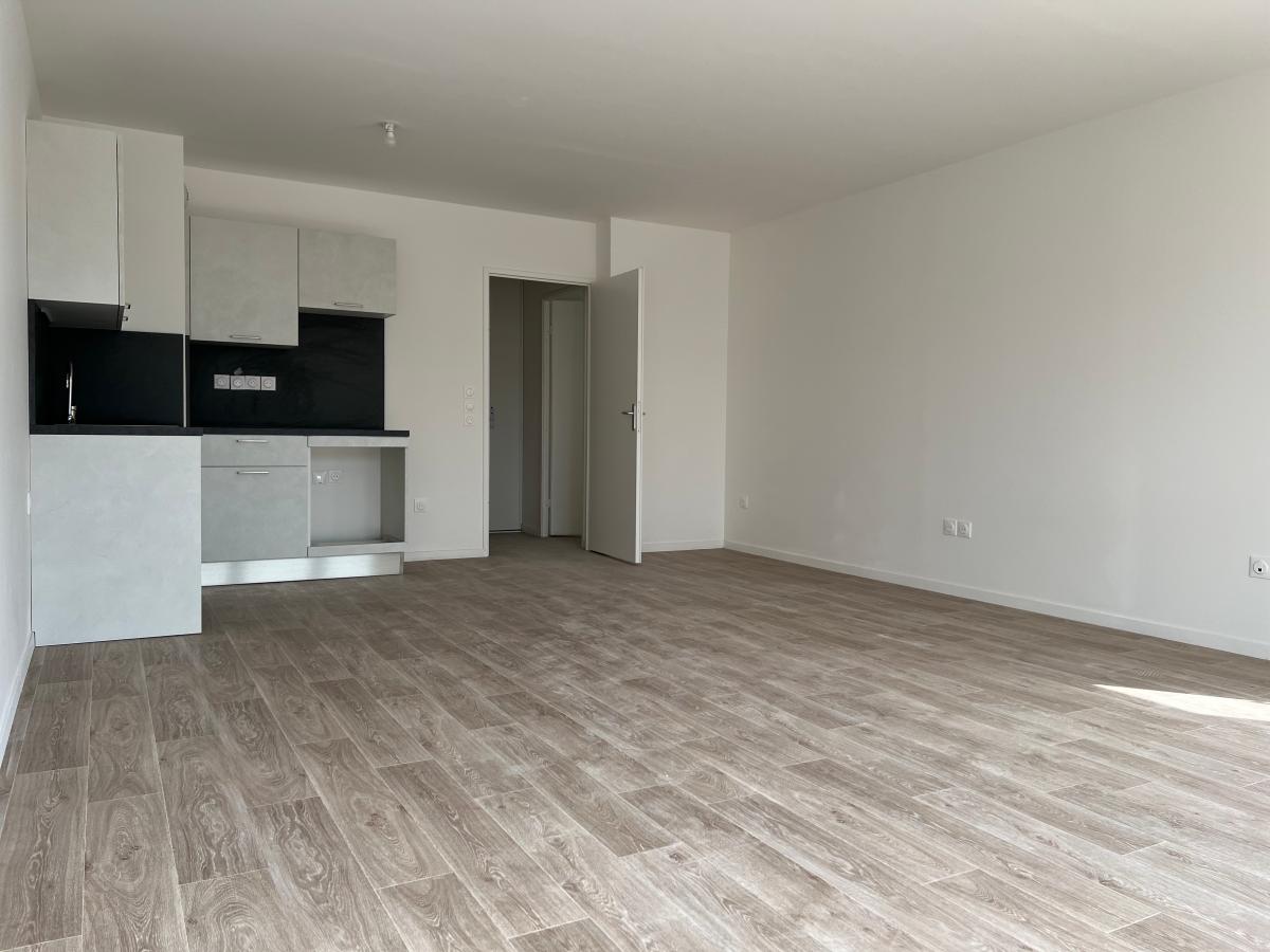 
																																							3 pièces - 
																																						RDC - 68m² - 967,50 € - Photo #4