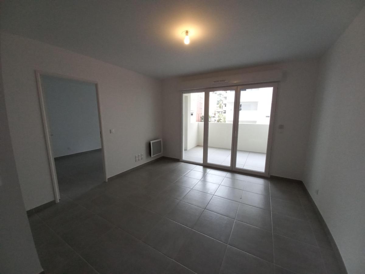 
																																							2 pièces - 
																																						1er étage - 38m² - 842,20 € - Photo #1