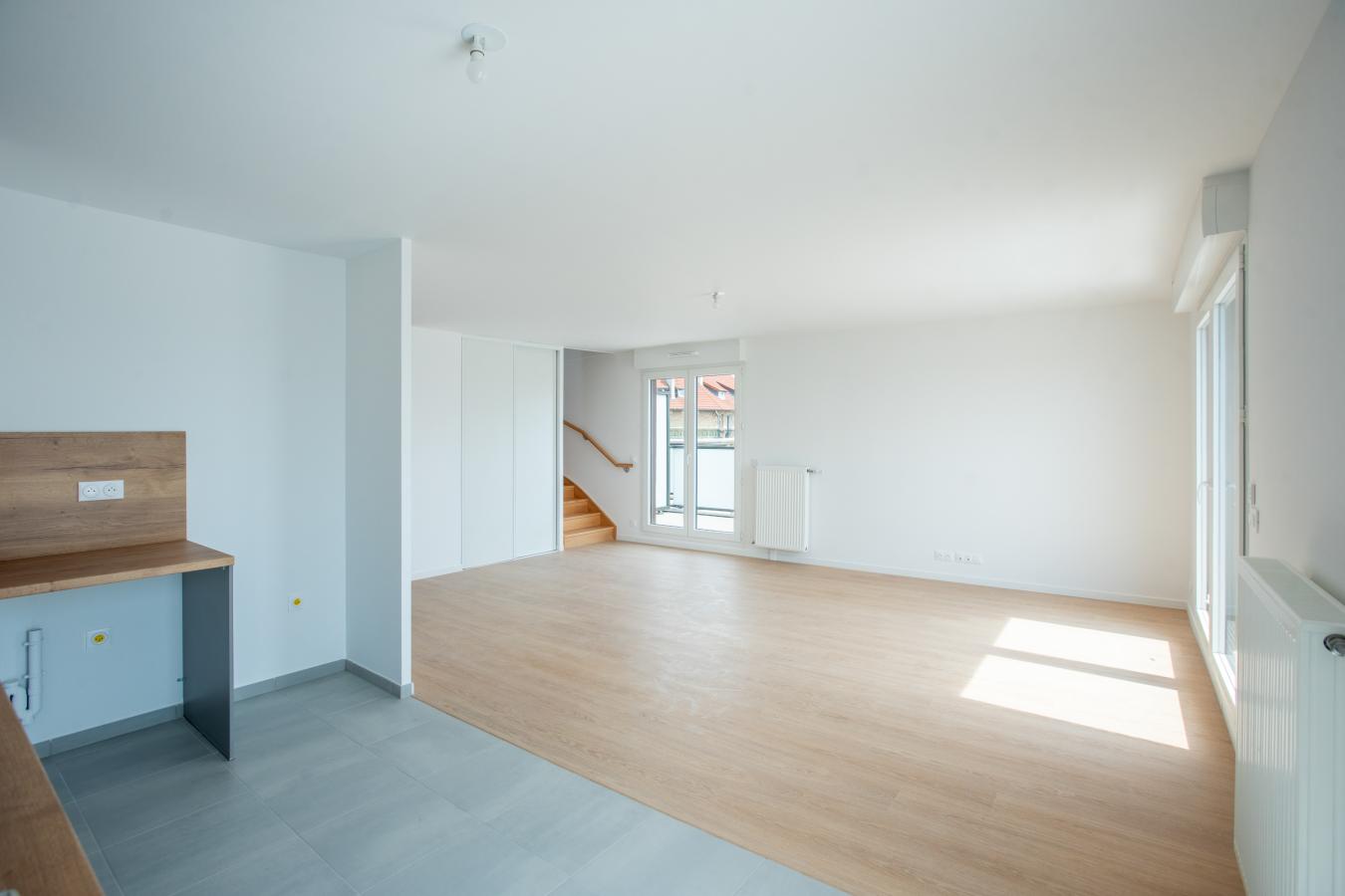 4 pièces - 6ème étage - 95m² - 1 999,24 € - Photo #2