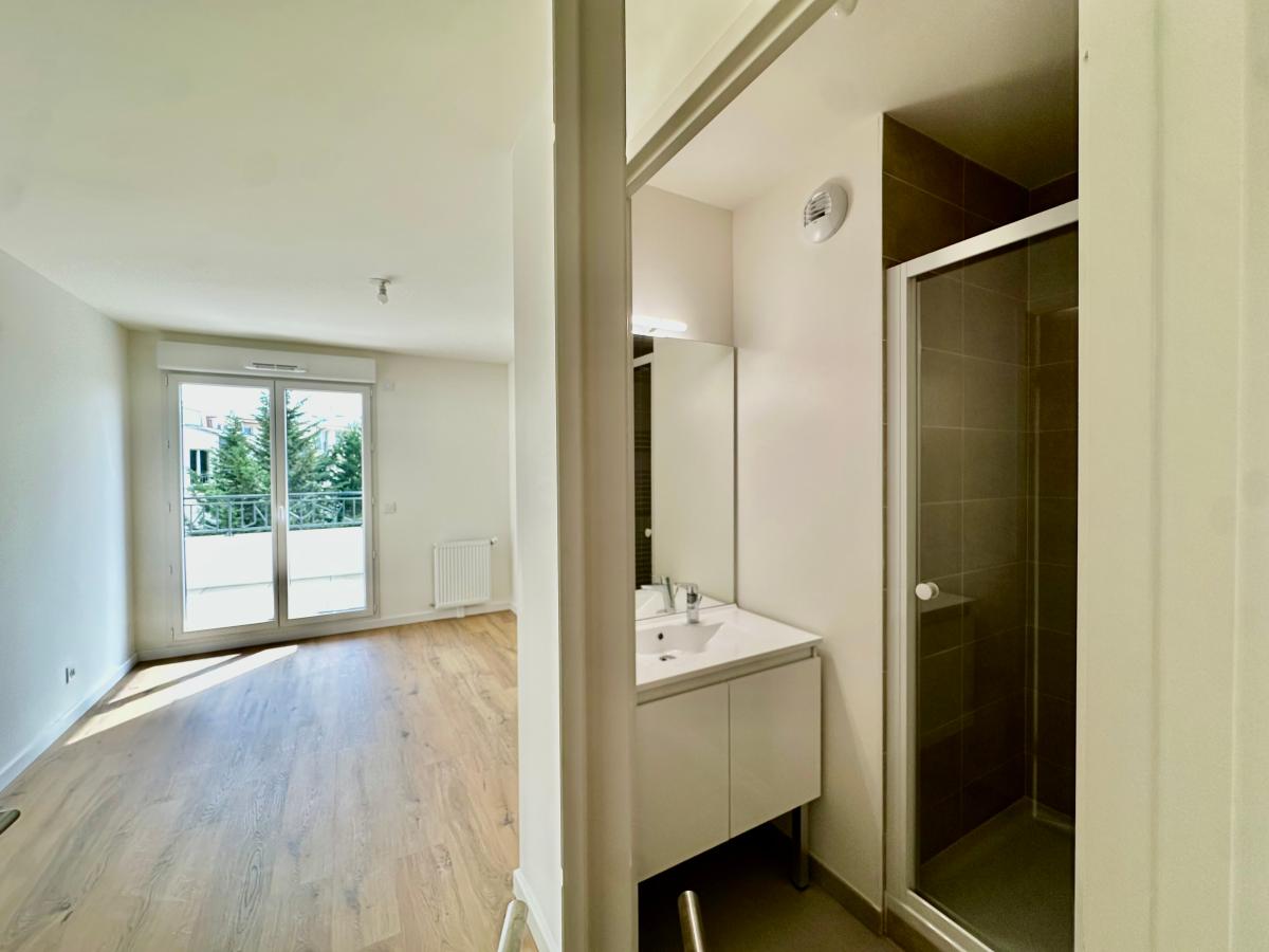 
																			4 pièces - 
																		3ème étage - 79m² - 1 550,40 € - Photo #4