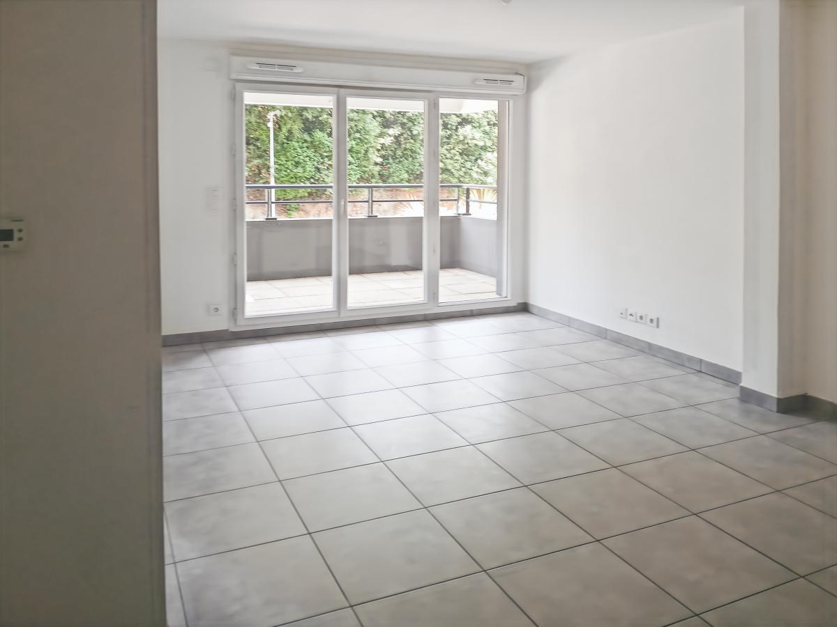 
																																							3 pièces - 
																																						1er étage - 58m² - 1 126,51 € - Photo #2