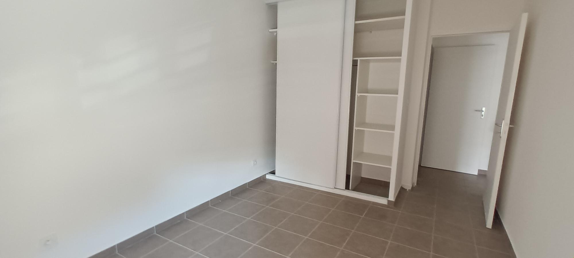 
																																							3 pièces - 
																																						1er étage - 65m² - 853,42 € - Photo #5