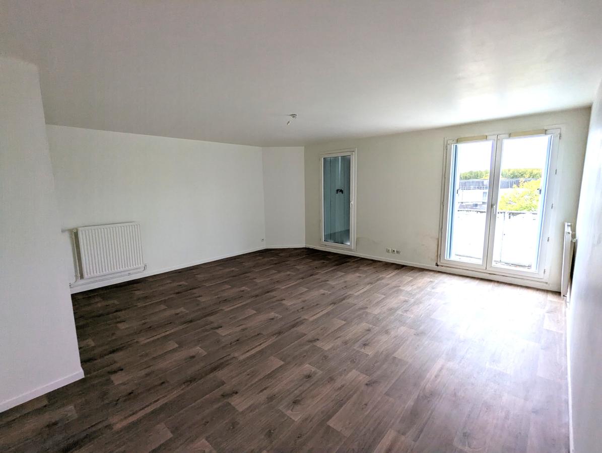 
																																							4 pièces - 
																																						3ème étage - 85m² - 105 000 € - Photo #3