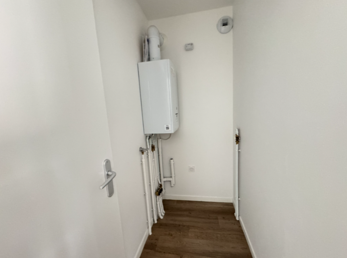 
																																							4 pièces - 
																																						4ème étage - 84m² - 1 002,32 € - Photo #7