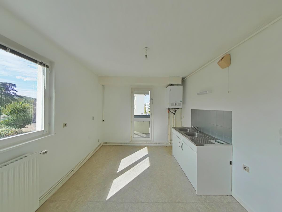 4 pièces - 1er étage - 83m² - 747,46 € - Photo #7