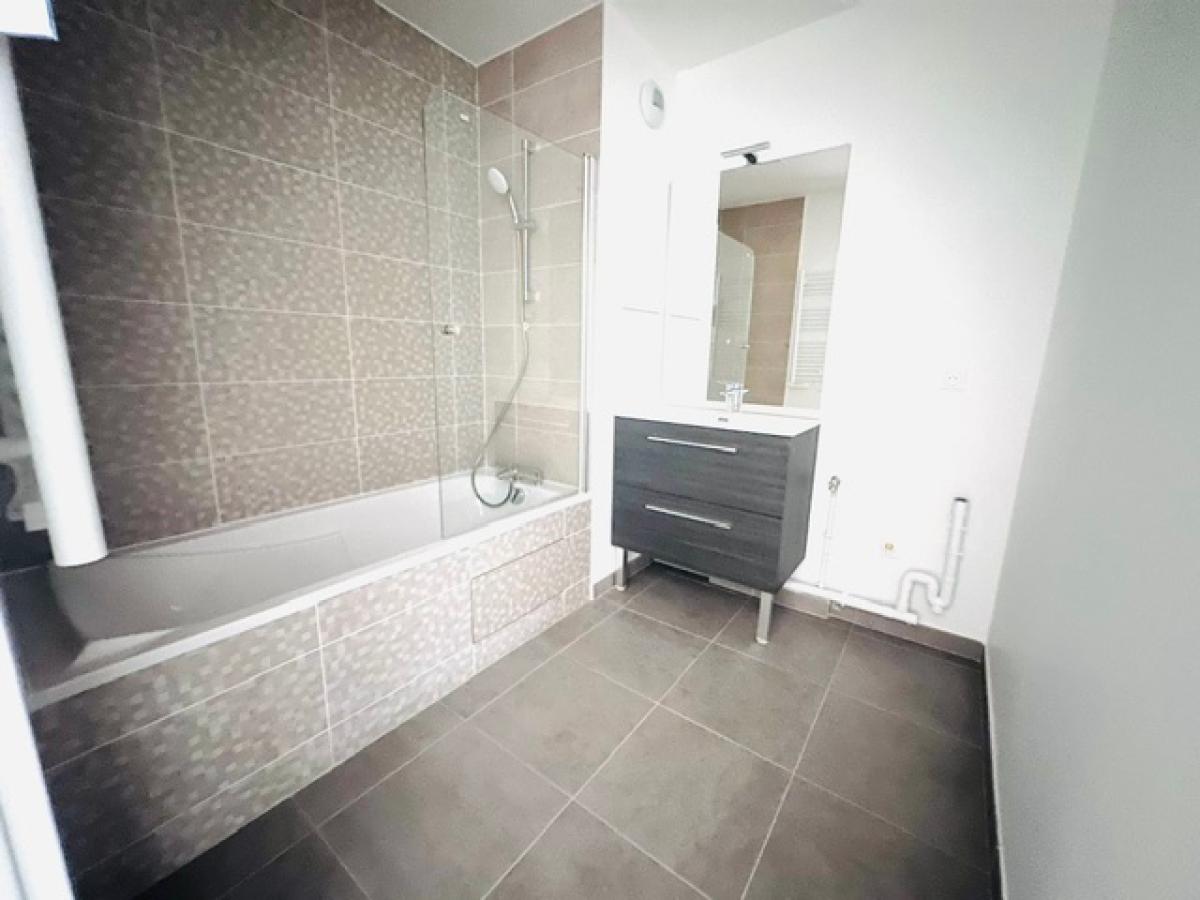4 pièces - 2ème étage - 84m² - 1 475,68 € - Photo #4