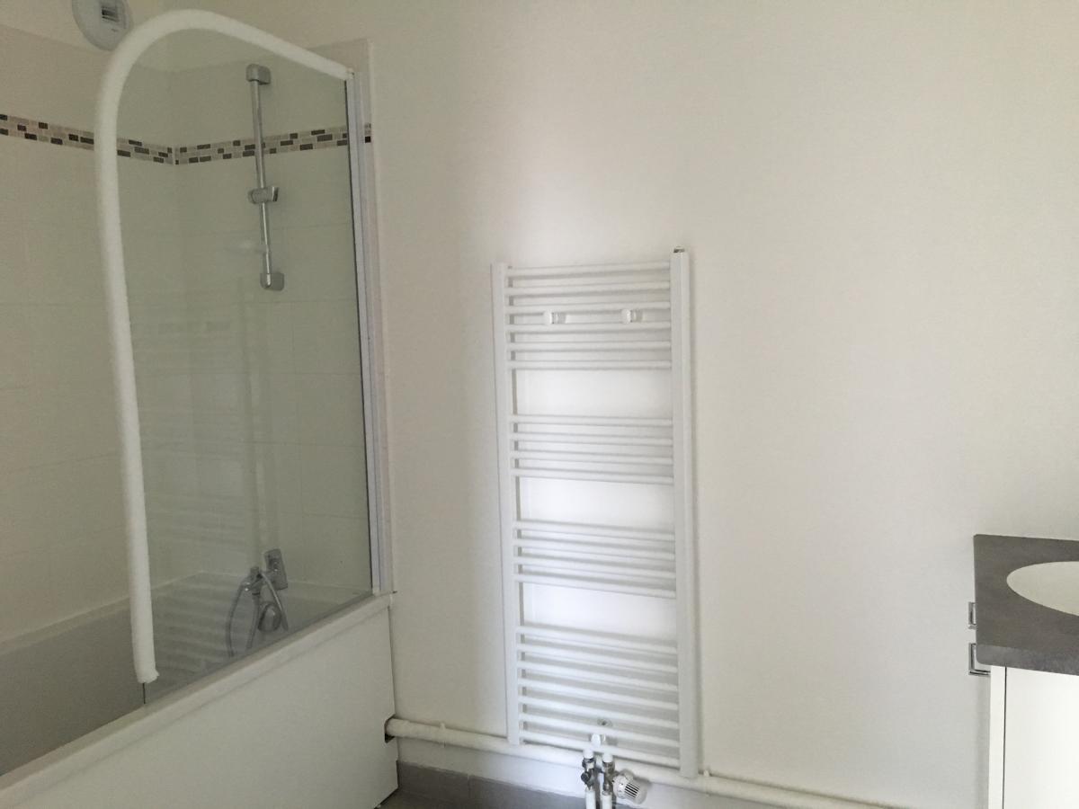
																																							3 pièces - 
																																						2ème étage - 70m² - 912,64 € - Photo #3