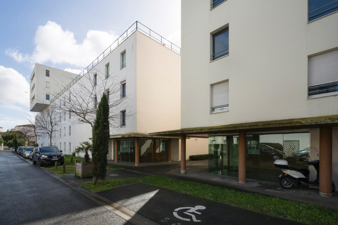 
																																							5 pièces - 
																																						2ème étage - 106m² - 1 366,46 € - Photo #1