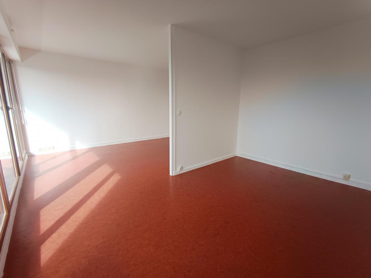 
																			4 pièces - 
																		13ème étage - 75m² - 1 526,11 € - Photo #2